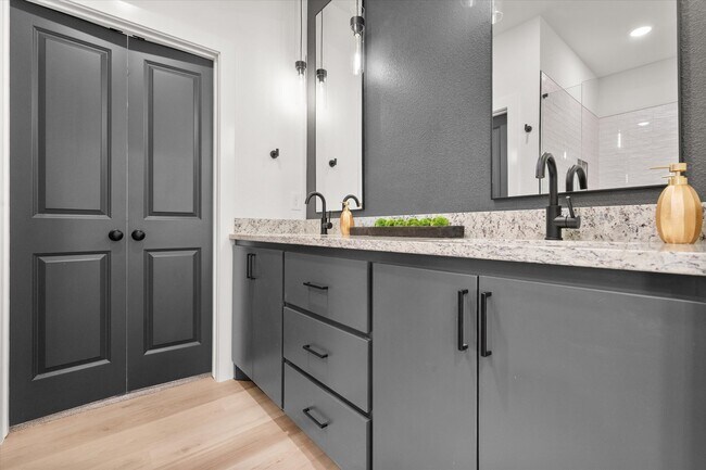 Building Photo - 1414 Farmhouse Ave