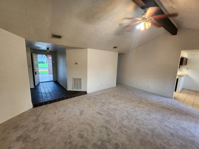 Building Photo - 14834 Keelby Dr