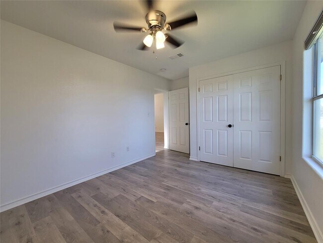 Building Photo - 208 Newcastle Dr