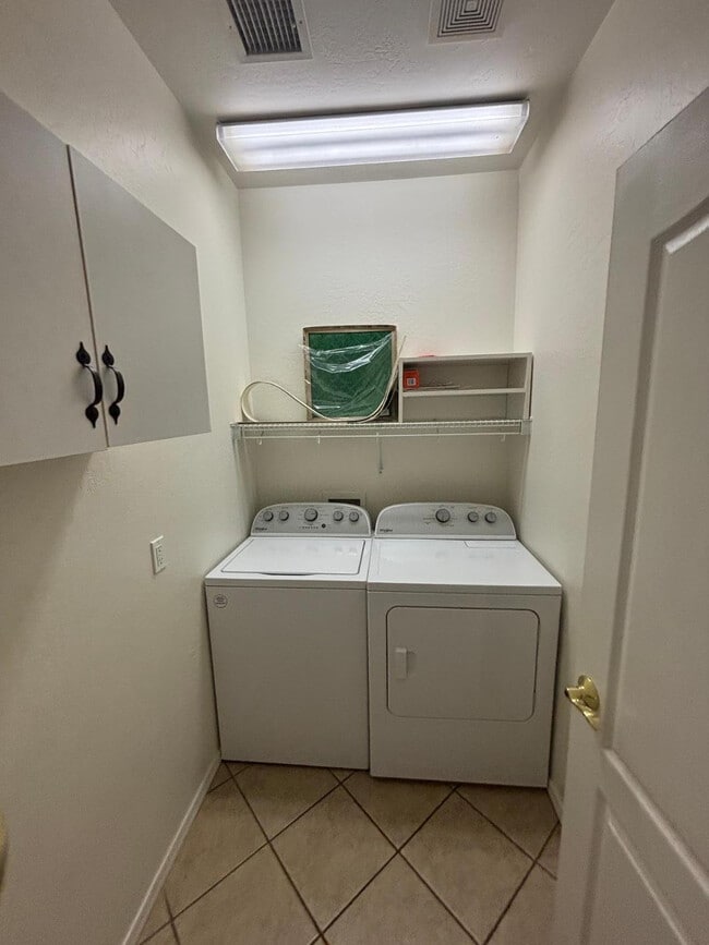 Building Photo - 5036 E Catalina Ct