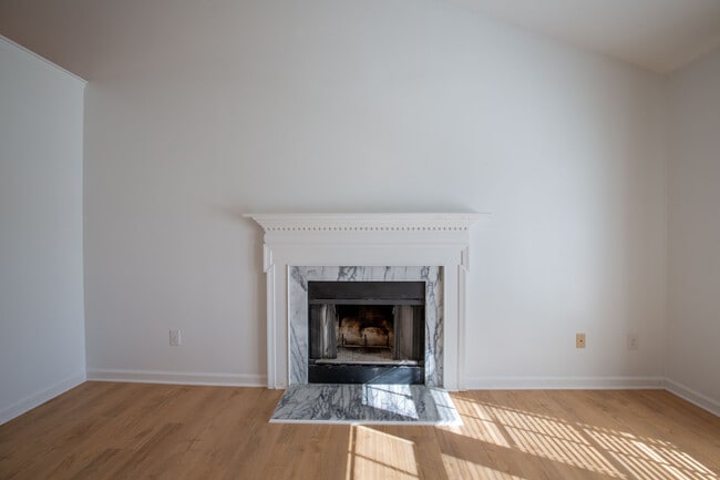 Building Photo - 304 Holly Pines Ct