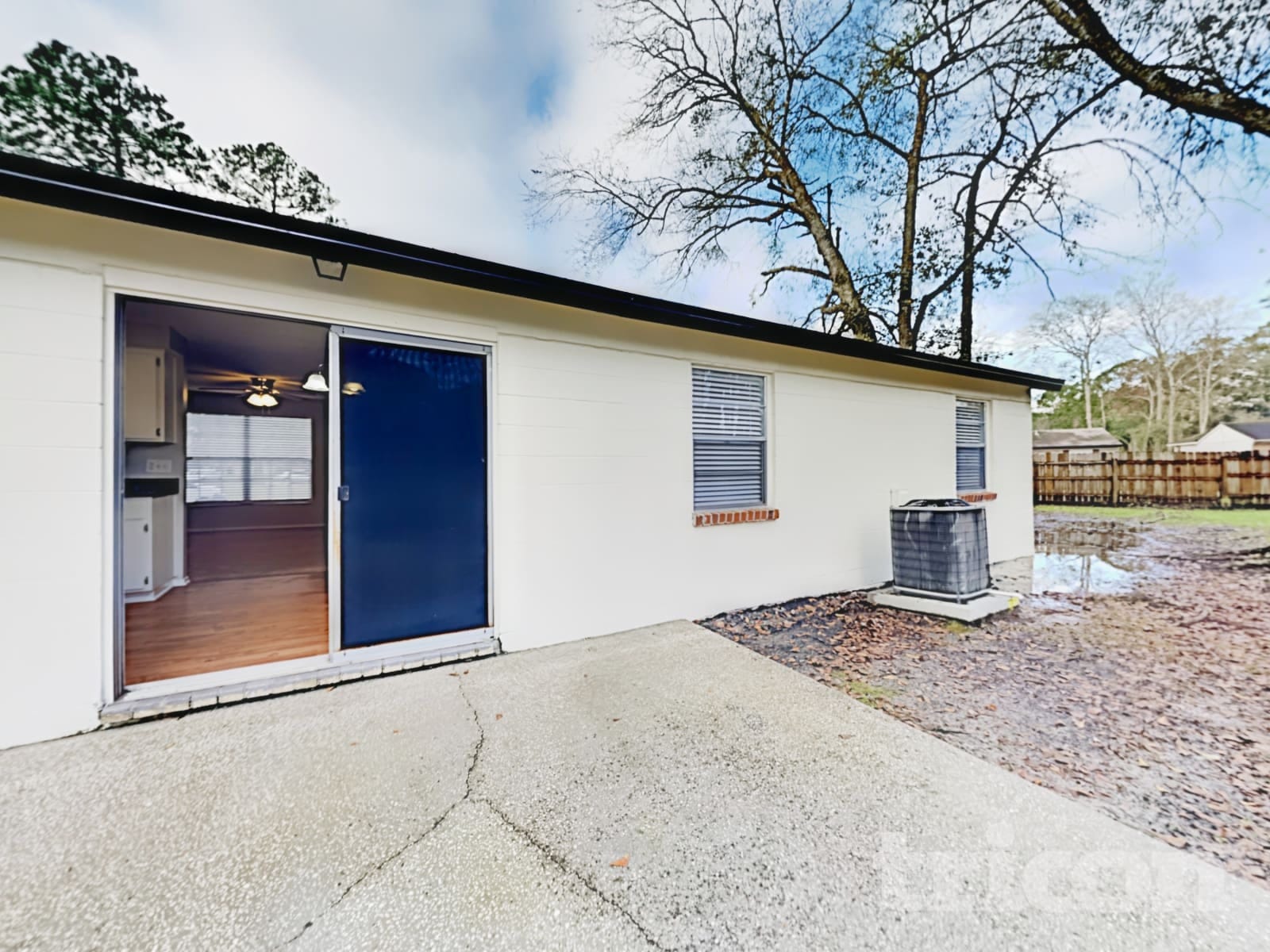 Building Photo - 2718 Pinewood Blvd N