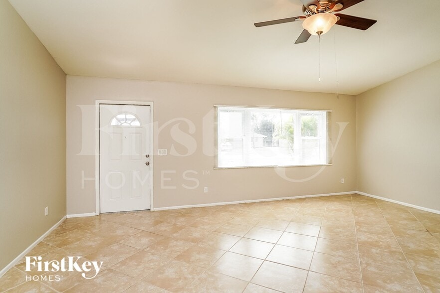 Building Photo - 4104 SW 7th Ave