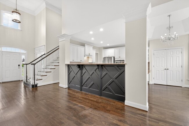 Building Photo - Beautiful 6BR Executive Brentwood Home with Pool