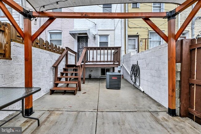 Building Photo - 127 N Glover St