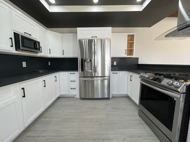 Building Photo - 330 Plantation Dr