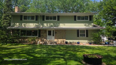 Building Photo - 5 bed 3 bath spacious single-family house, in Mounds View School District