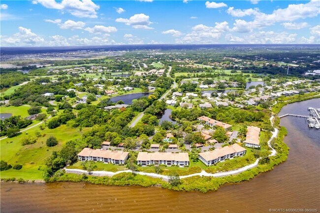 Building Photo - 2560 NW Seagrass Dr