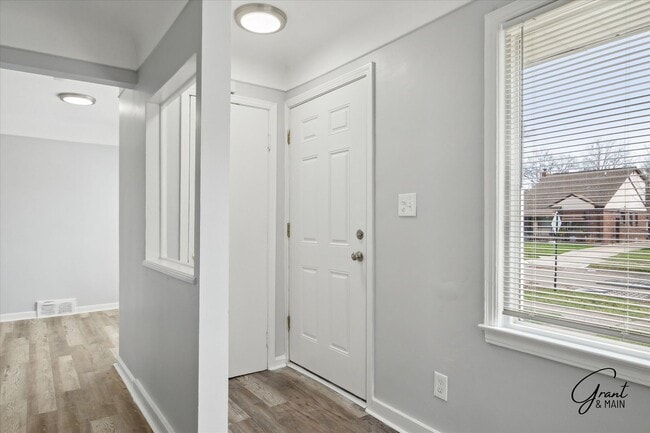 Building Photo - $1250 3 bedroom bungalow