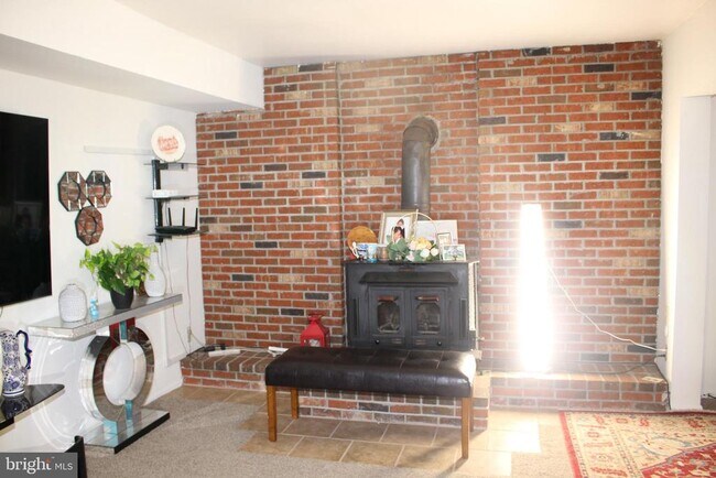 Building Photo - 219 Meadow Dr