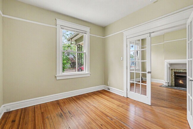 Building Photo - Charming Whittier Rowhome Near Larimer Street
