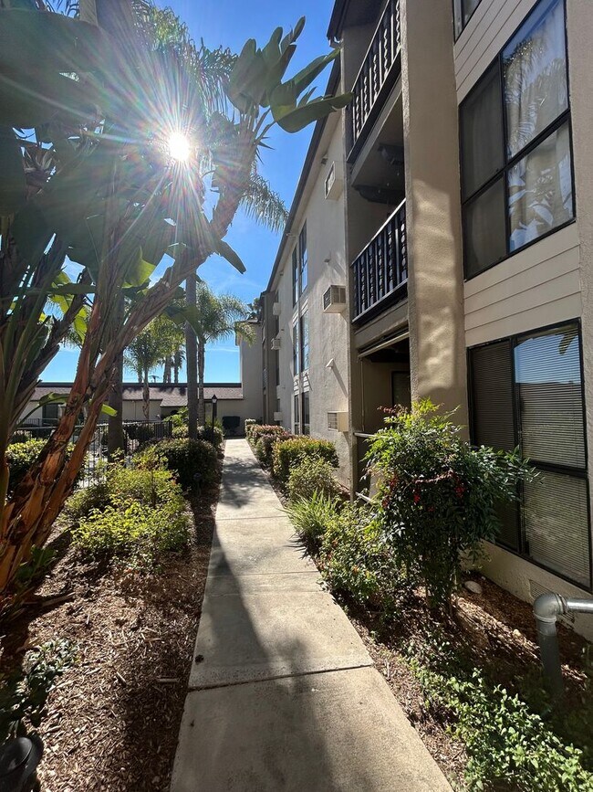 Building Photo - Spacious 1 bedroom Condo with Beautiful Views! Water, sewer, and trash included! Move In Ready!