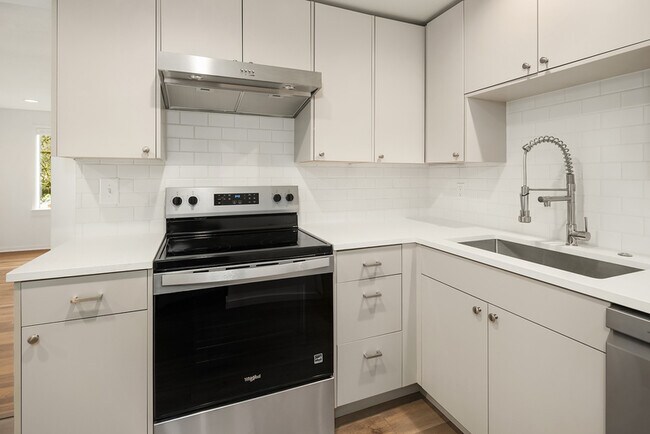 Building Photo - 4732 45th Ave S