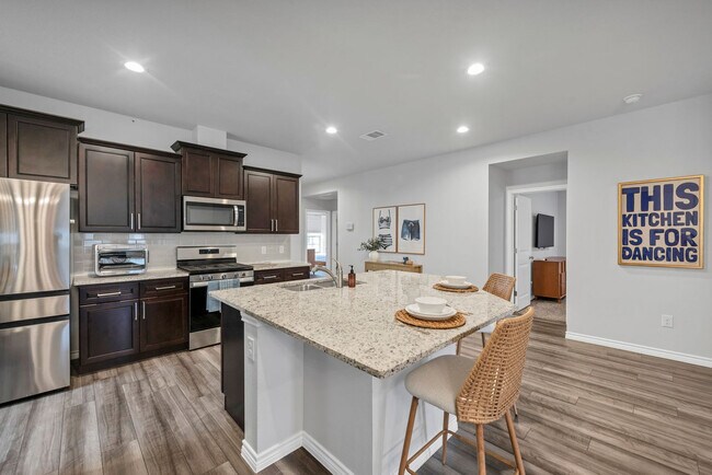 Building Photo - 2785 Eltonne Gdns Dr