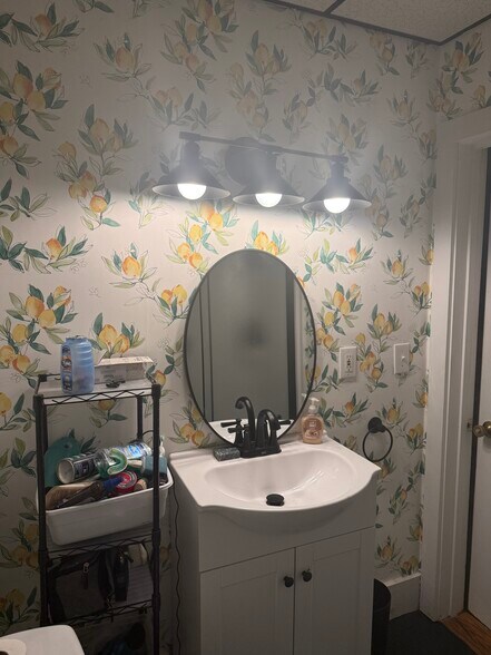 Building Photo - 8 Pleasant Ave