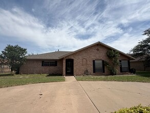 Building Photo - BEAUTIFUL 4 Bedroom 2 Bath  home with spacious backyard AVAILABLE NOW!