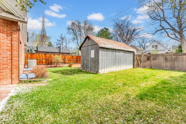 Building Photo - 1036 S Race St