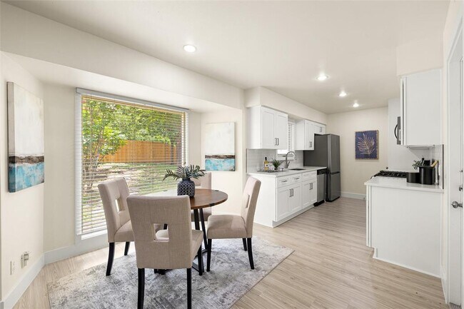 Building Photo - 3205 Santa Monica Dr