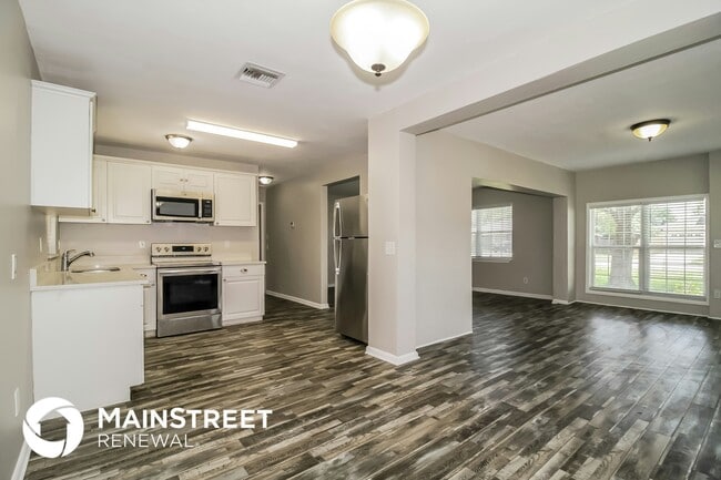 Building Photo - 52 Community Dr