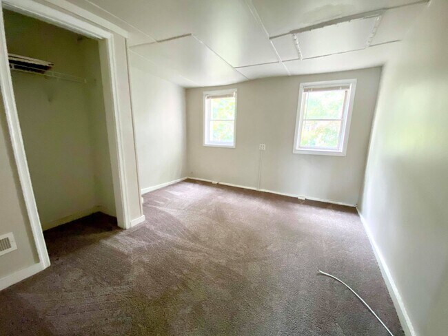 Building Photo - 16 N Madeira St