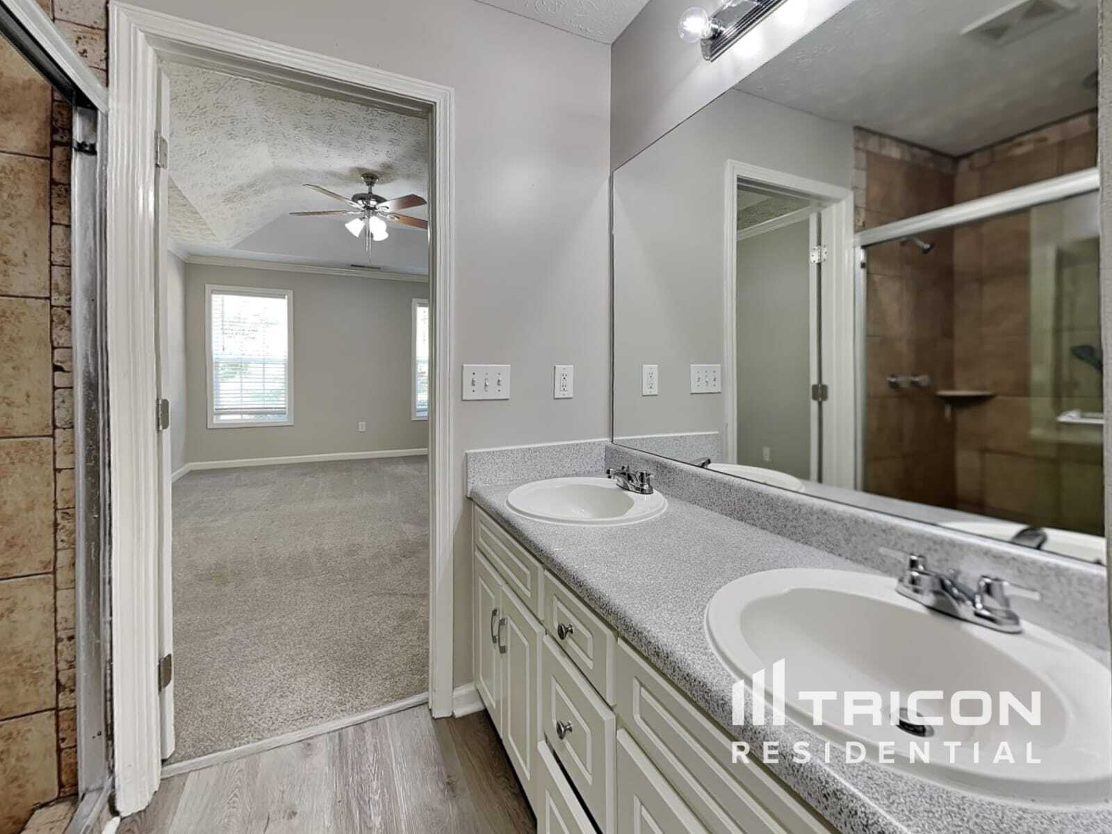 Building Photo - 714 Manor Ridge Dr