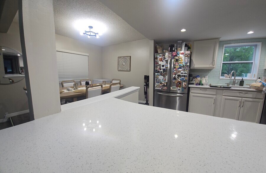 Building Photo - 713 St Michael Ln