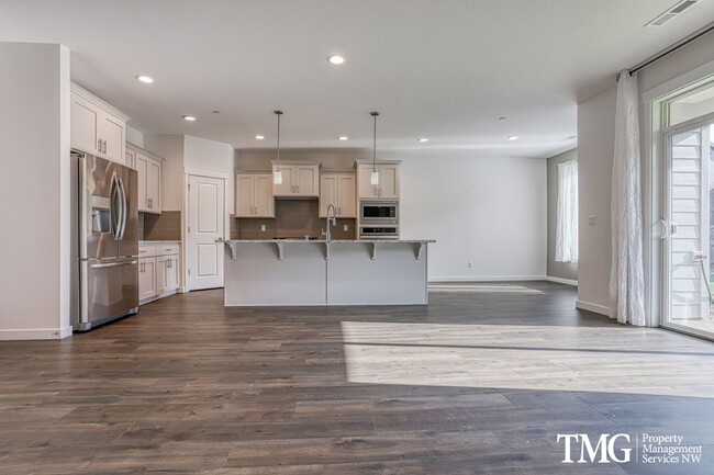 Building Photo - Single level 4 Bedroom 2 Bathroom Home in ...