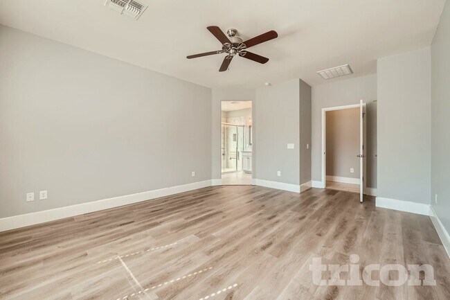 Building Photo - 678 S Desert Haven Rd