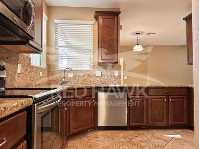 Building Photo - 850 S Henry Ln