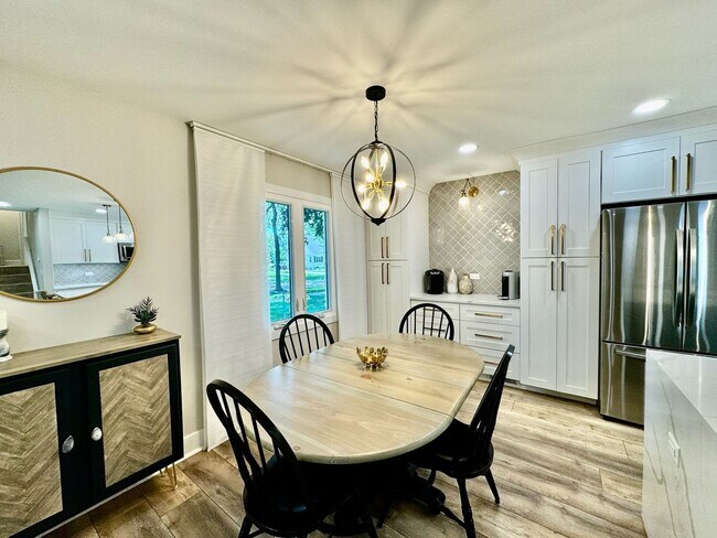 Building Photo - Home in Villa Park