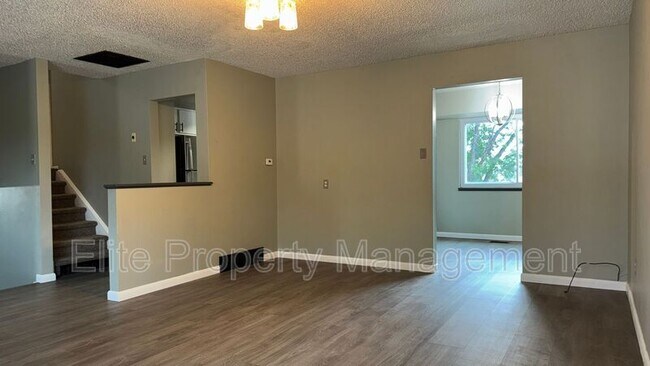 Building Photo - 4030 Ridge Dr