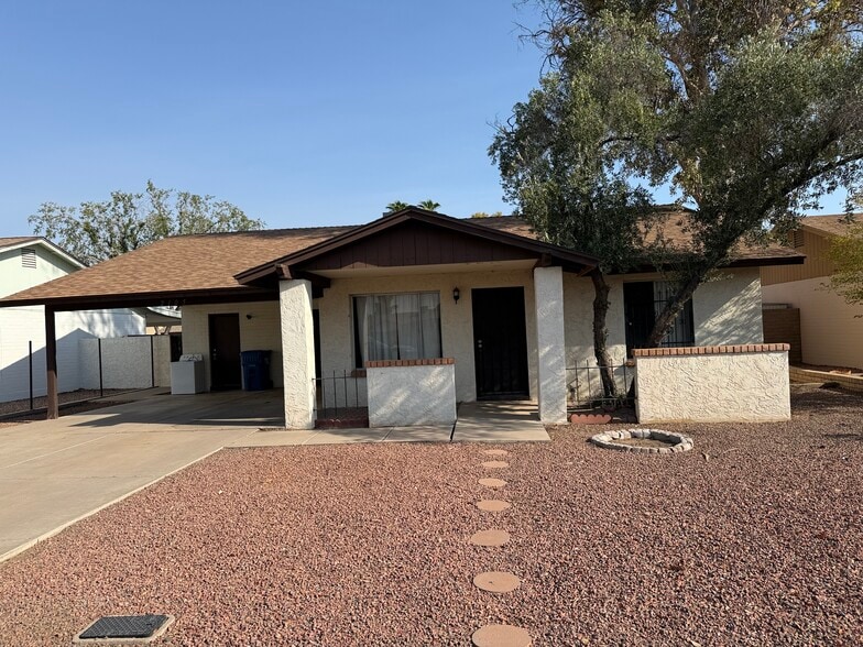 Primary Photo - 2105 E Colgate Dr