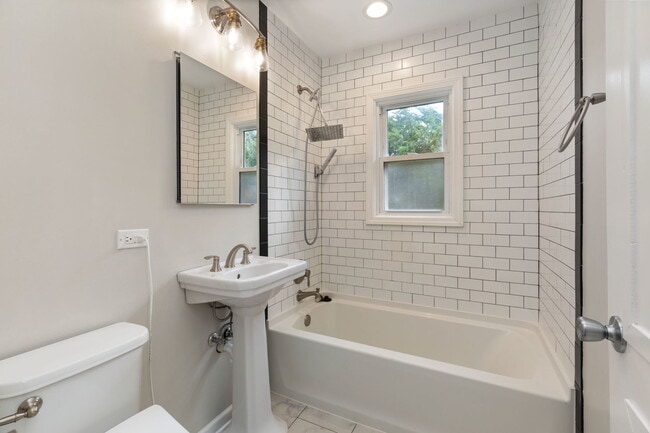 Building Photo - 1206 Campbell St