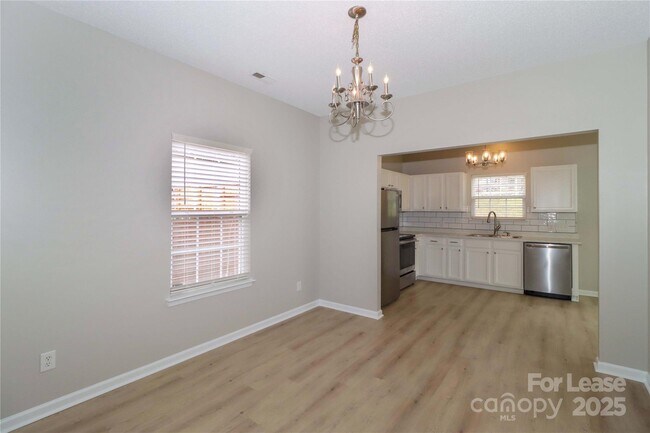 Building Photo - 915 Harbour View Cove NE