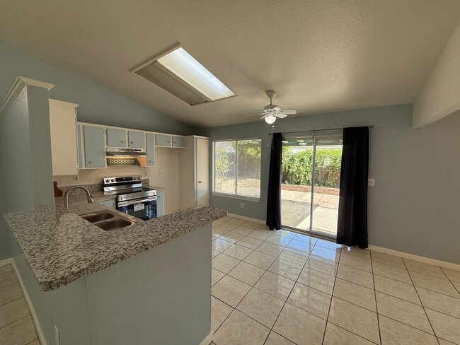 Building Photo - Single story in Modesto!