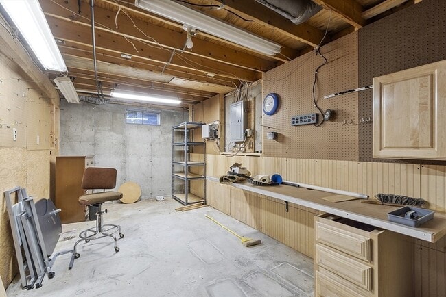 Building Photo - 116 Broadmeadow St