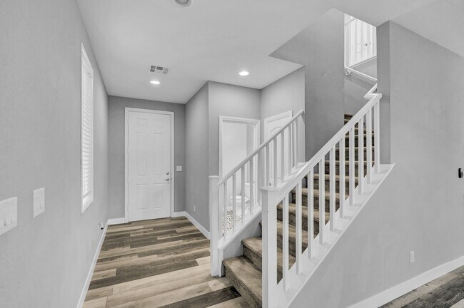 Building Photo - Charming 3-Bedroom Two-Story Home in Gated...