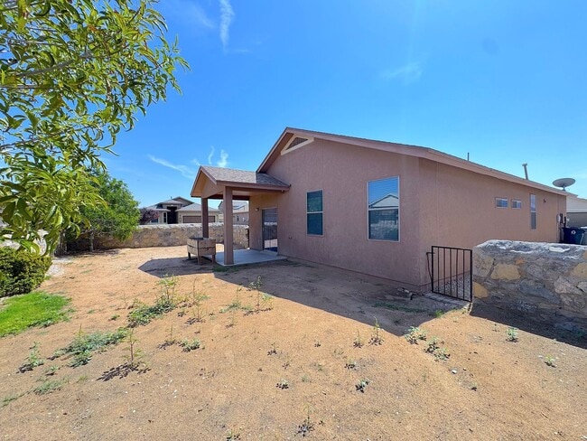 Building Photo - 14475 Miguel Terrazas Dr