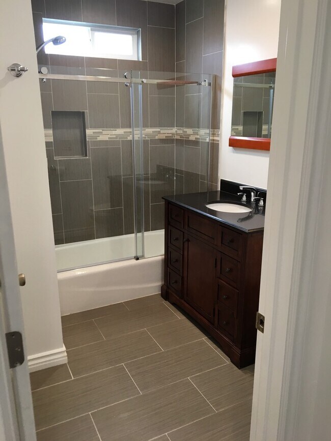 Building Photo - Spacious Four Bedroom Home In Ladera Heights