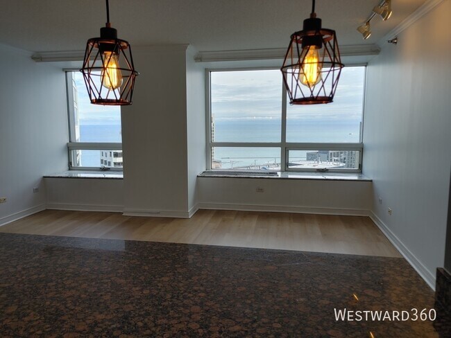 Building Photo - 512 N McClurg-#4902