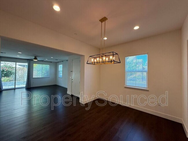 Building Photo - 288 Hopkins Ct
