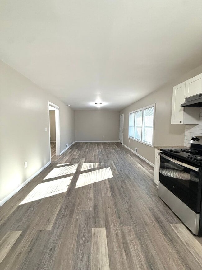 Building Photo - RENOVATED DUPLEX!