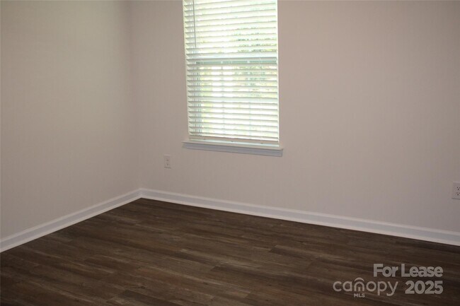 Building Photo - 2295 Mdw Strm Dr