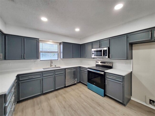 Building Photo - 9512 Meadowheath Dr