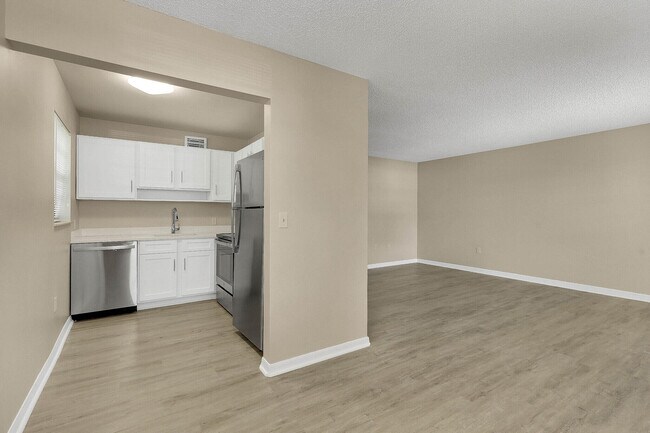 Building Photo - 1803 S Parrott Ave