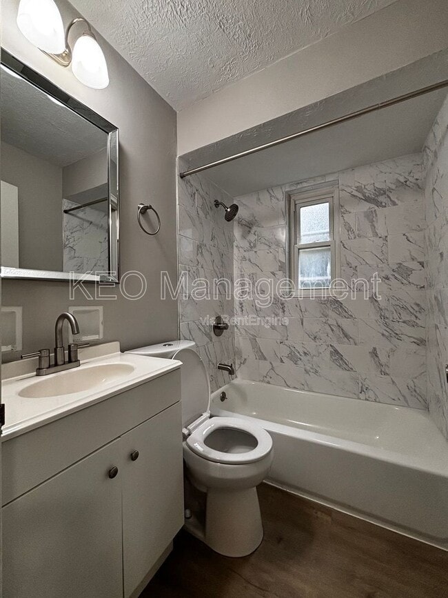 Building Photo - 516 East Dr