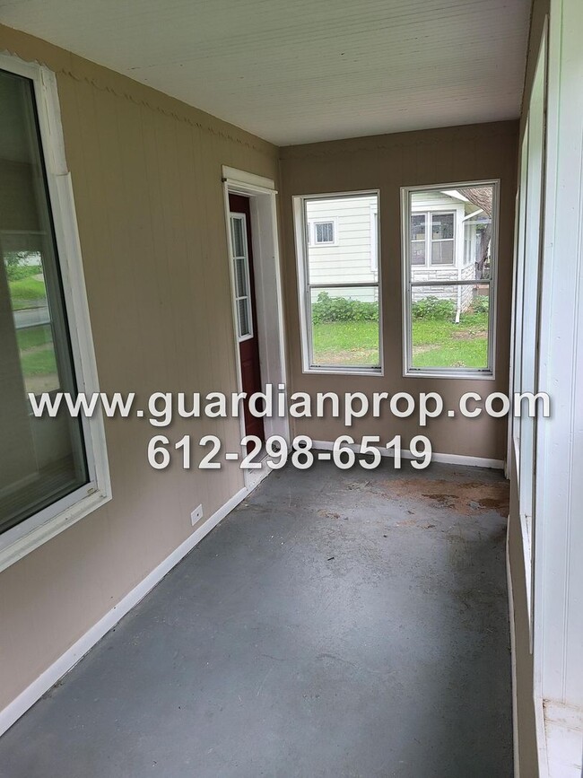 Building Photo - House in Midway Available September 1, Updated Kitchen & Bath, Fenced Yard, 2 Car Garage