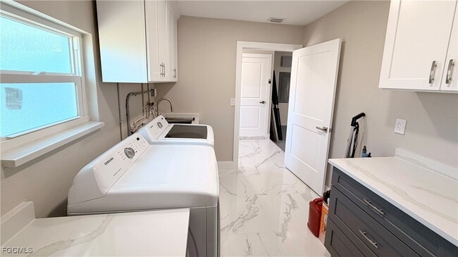 Building Photo - 201 Randy Ln