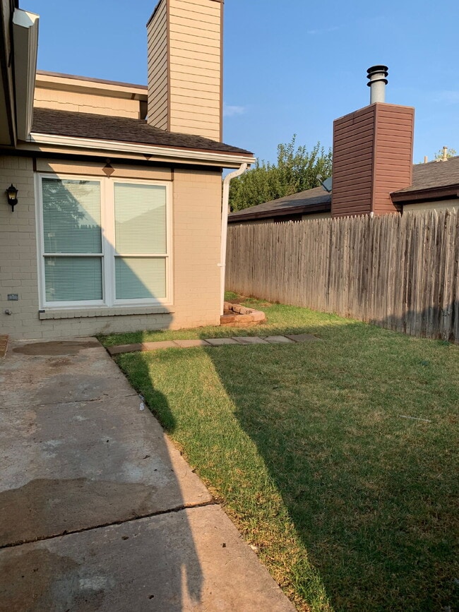 Building Photo - Cute duplex in NW Lubbock