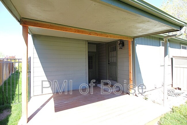 Building Photo - 3357 S Williamsburg Way